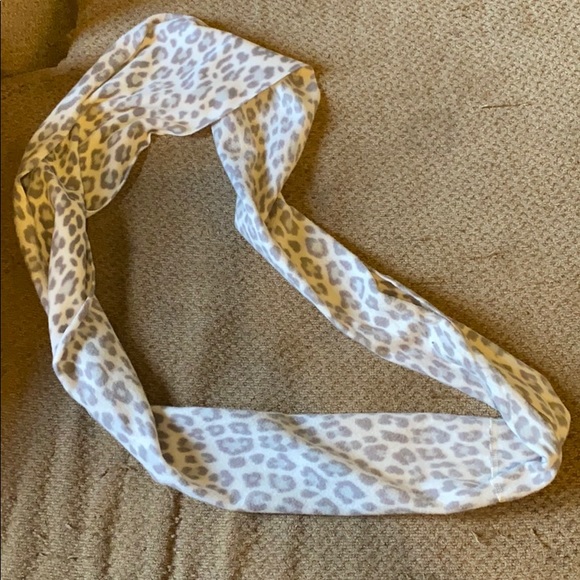 Leopard Old Navy ♾ Scarf - Picture 1 of 3